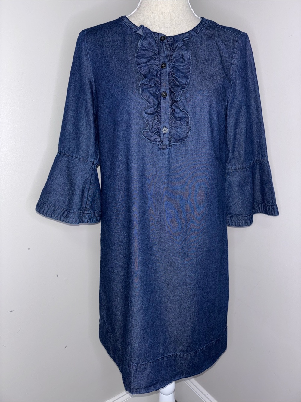 Draper James blue denim chambray ruffle front 3/4 bell sleeve shift dress size 6